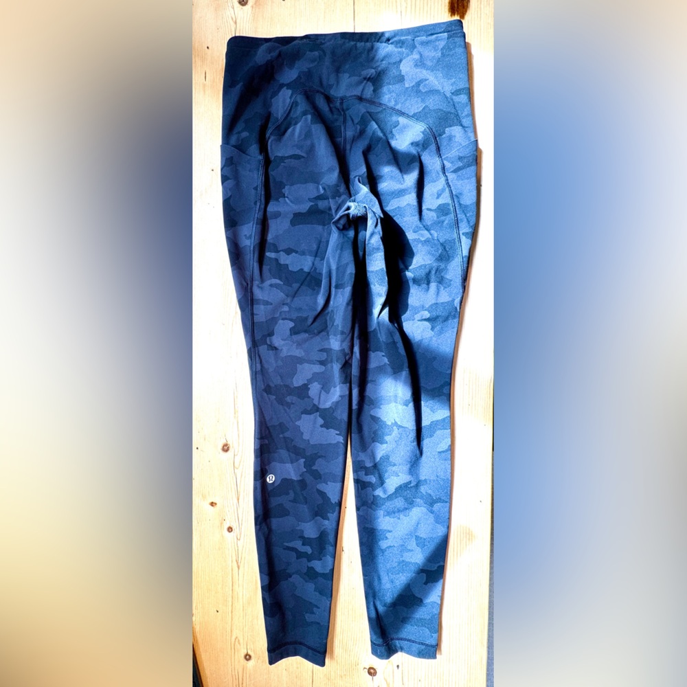 Lululemon Fast and Free Tight 28" Pockets Black Camo size 8 Women EUC - Picture 2 of 6